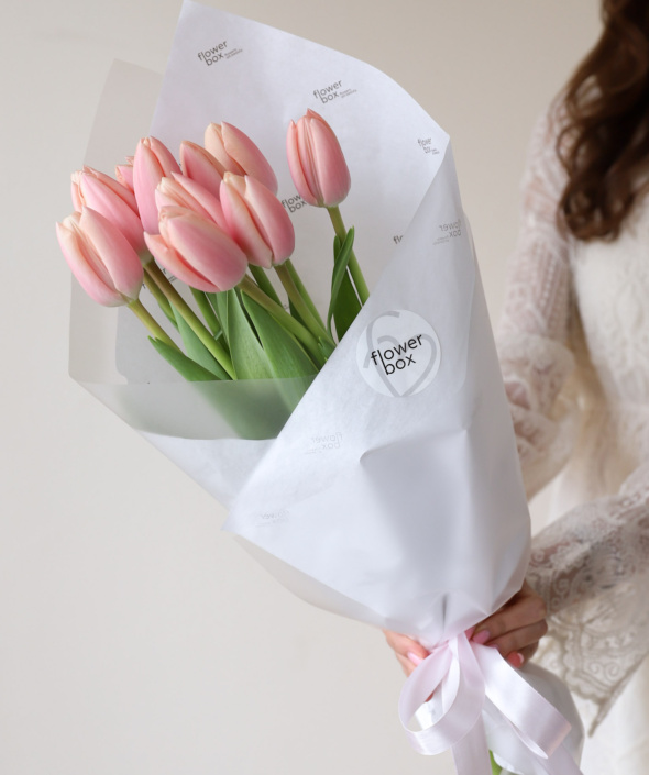 Букет из 11 лососевых тюльпанов в оформлении №2140