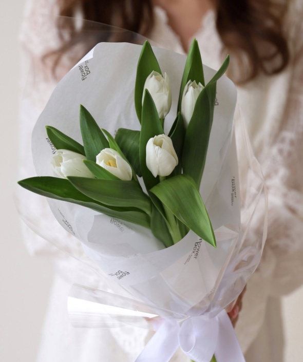 Букет из 5 гладких тюльпанов в оформлении №2146