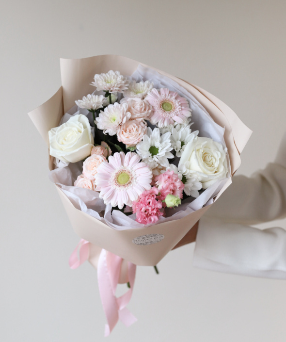 Букет нежный сборный в бежевом оформлении №888 Букет нежный сборный в бежевом оформлении №888