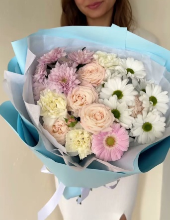 Букет нежный в голубом оформлении №1667