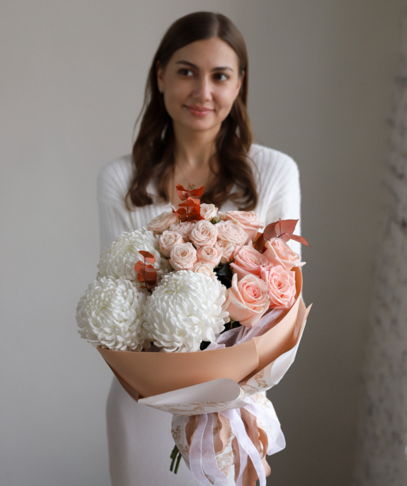 Букет в нежной гамме с белыми хризантемами №2119 Букет в нежной гамме с белыми хризантемами №2119