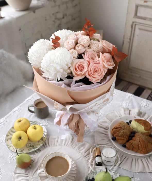 Букет в нежной гамме с белыми хризантемами №2119 Букет в нежной гамме с белыми хризантемами №2119