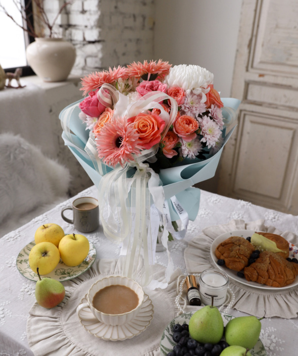 Эффектный букет в коробке-переноске №2118 Эффектный букет в коробке-переноске №2118