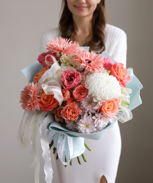 Эффектный букет в коробке-переноске №2118 Эффектный букет в коробке-переноске №2118