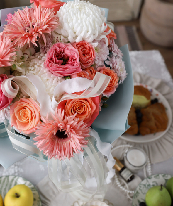 Эффектный букет в коробке-переноске №2118 Эффектный букет в коробке-переноске №2118