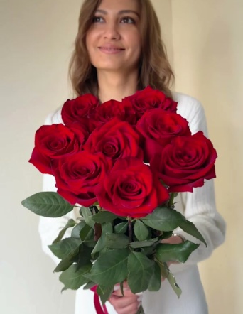 Красные розы в ленту (9 шт) №1039