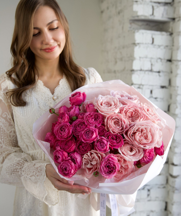 Микс роз в белом оформлении №1676