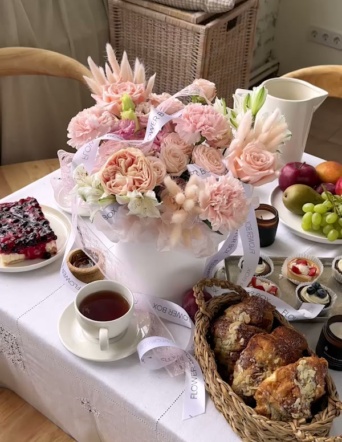 Нежная шляпная коробка размера М №2013