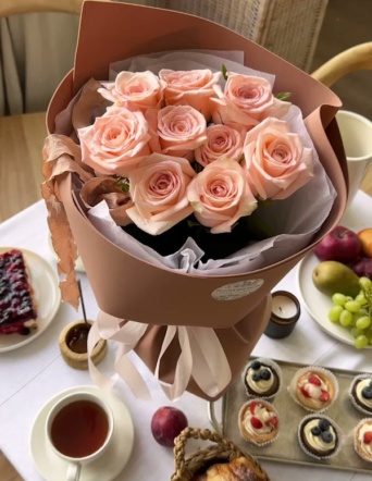 Нежные розы в терракотовом оформлении №1979