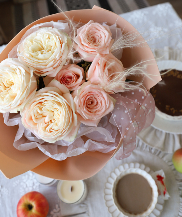 Нежный букет с садовой розой №1928 Нежный букет с садовой розой №1928