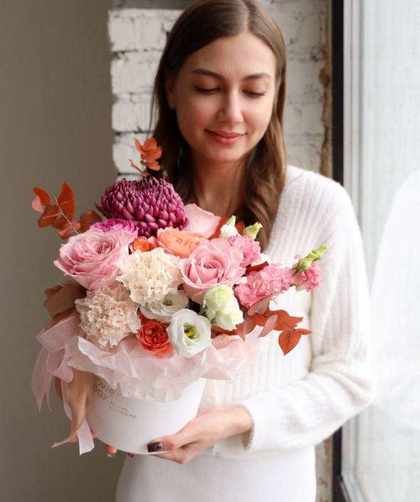 Сборный букет в шляпной коробке №2122 Сборный букет в шляпной коробке №2122