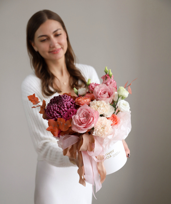 Сборный букет в шляпной коробке №2122 Сборный букет в шляпной коробке №2122