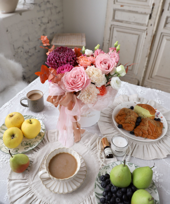 Сборный букет в шляпной коробке №2122 Сборный букет в шляпной коробке №2122