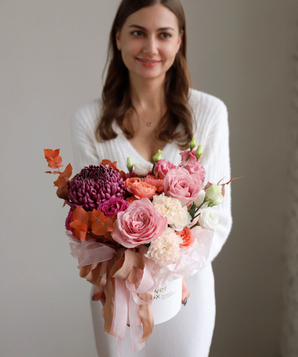 Сборный букет в шляпной коробке №2122 Сборный букет в шляпной коробке №2122