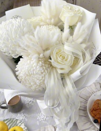 Стильный букет в белой гамме №2121 Стильный букет в белой гамме №2121