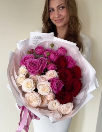 Яркий букет из роз №2043