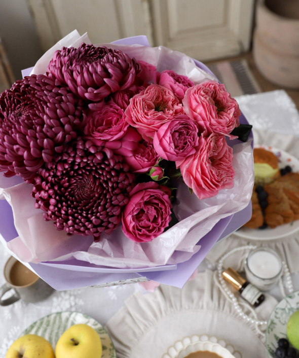 Яркий букет с винными хризантемами №2120 Яркий букет с винными хризантемами №2120