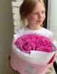 Ярко-розовые розы в нежном оформлении №2112
