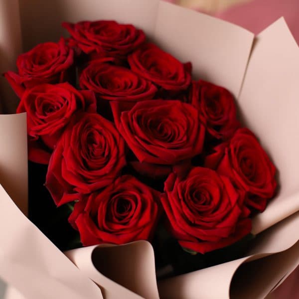 Розы красные в бежевом оформлении (Россия, 11 шт) №1021 - Фото 357