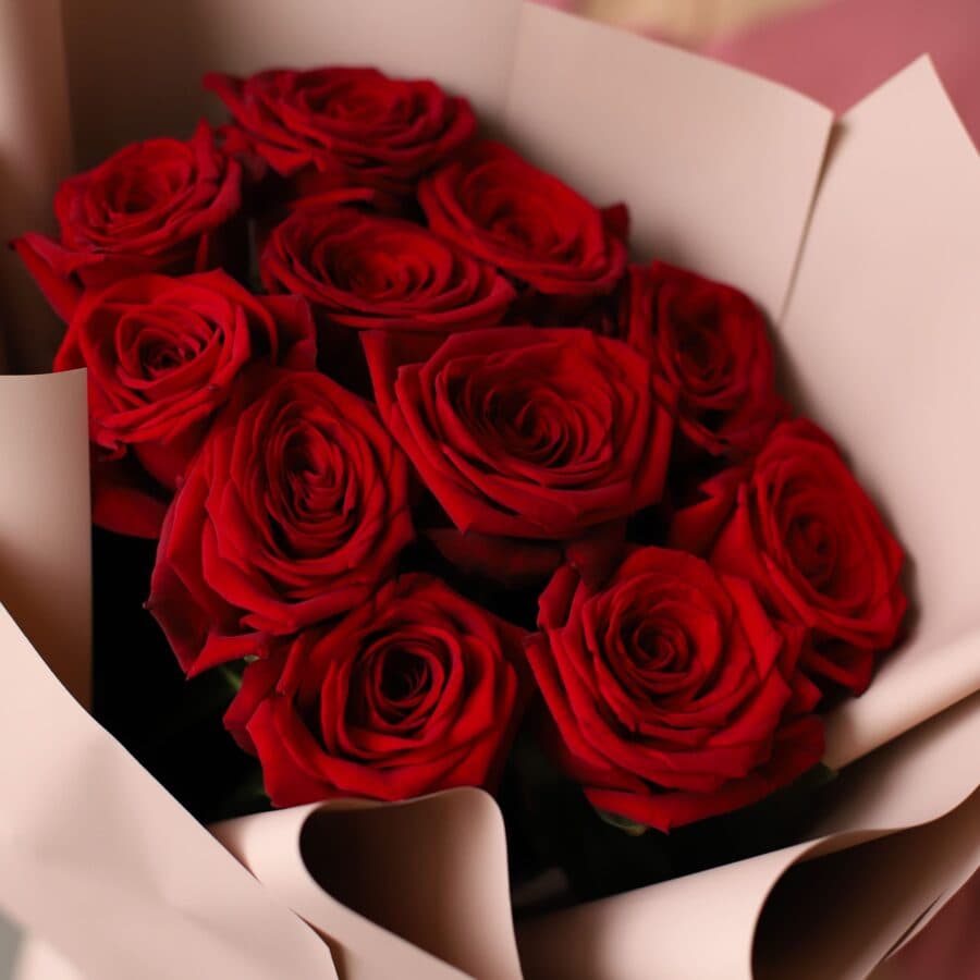 Розы красные в бежевом оформлении (Россия, 11 шт) №1021 - Фото 2
