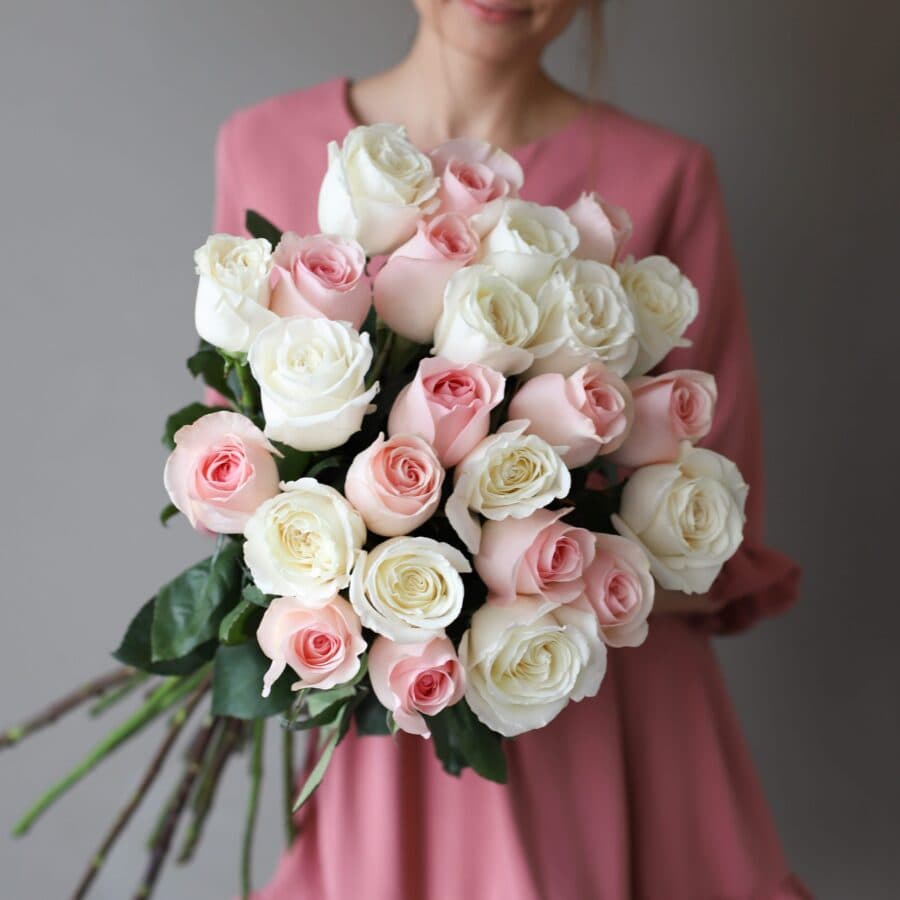 Белые и розовые розы в ленту (25 шт) №1032 - Фото 1