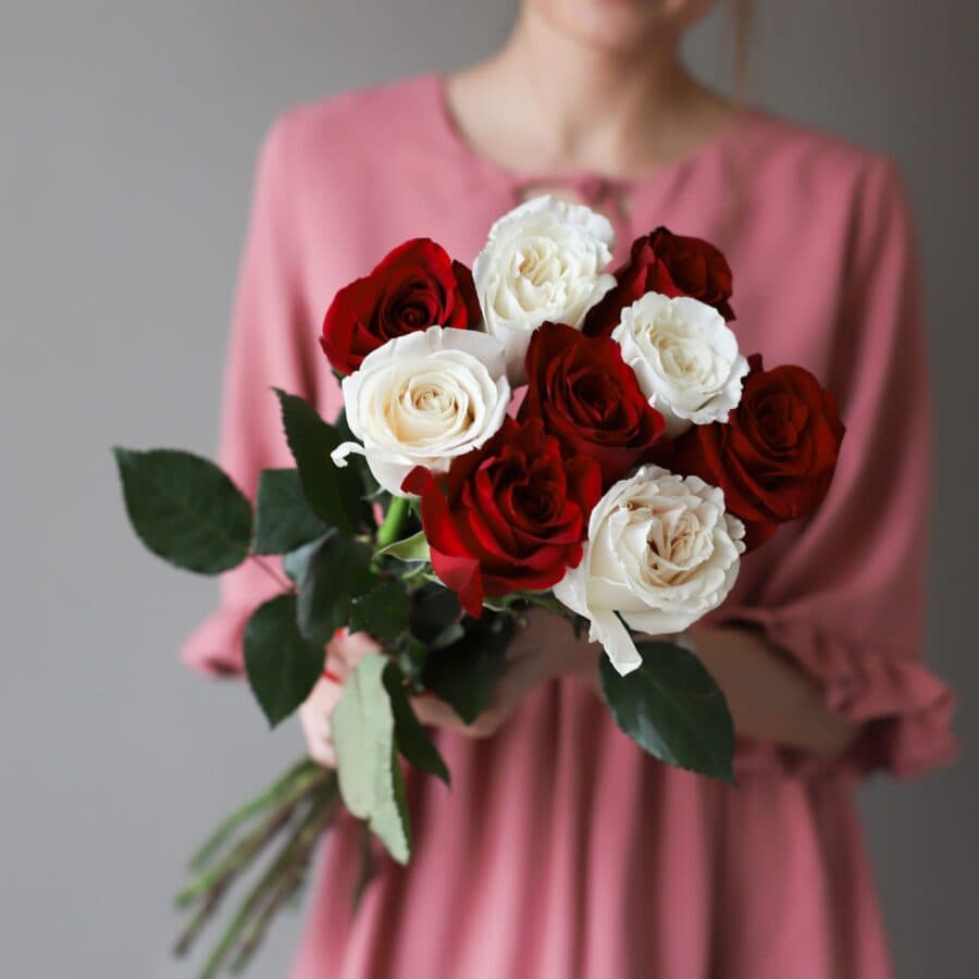 Красные и белые розы в ленту (9 шт) №1033 - Фото 1