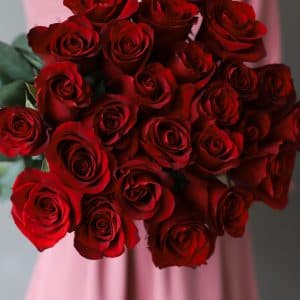 Розы красные в ленту (25 шт)  №1041 - Фото 4