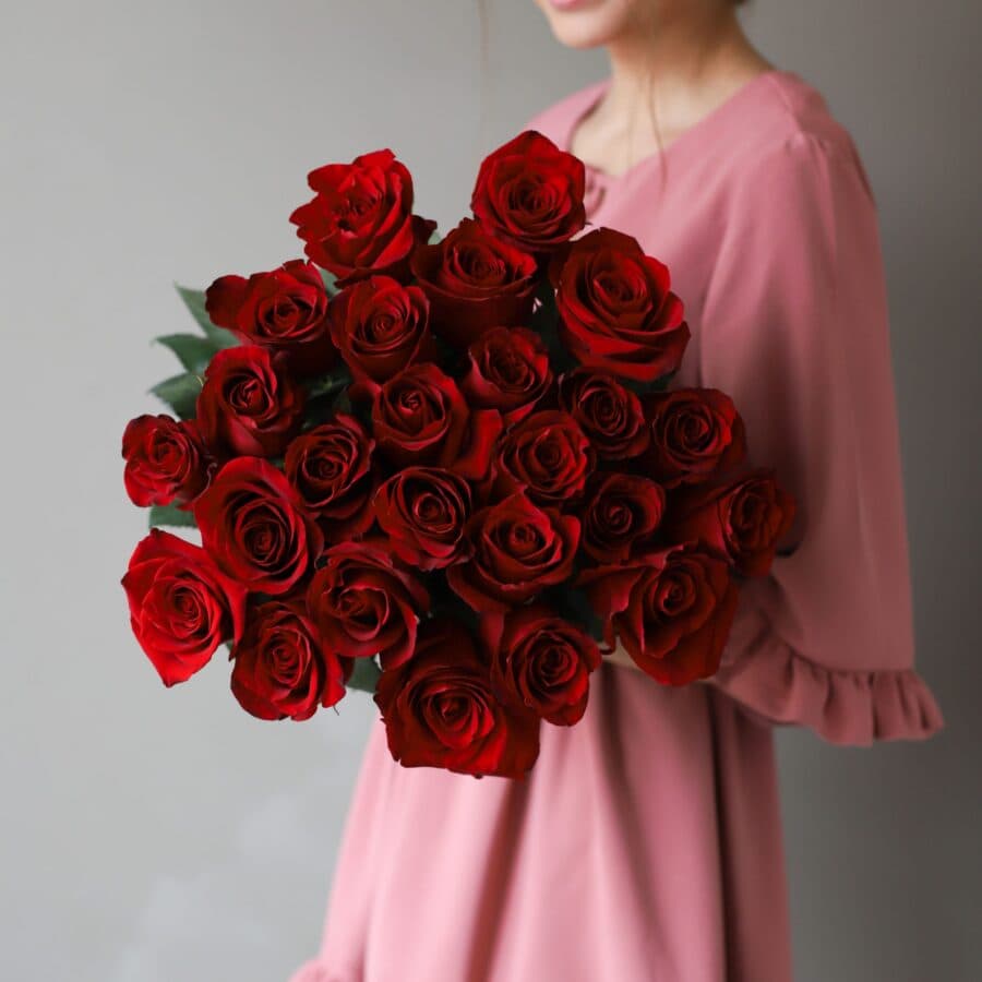 Розы красные в ленту (25 шт)  №1041 - Фото 1
