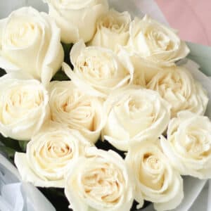 13 роз белого оттенка в нежном оформлении №1497 - Фото 4