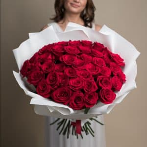 Красные розы в белом оформлении (41 шт) №721 - Фото 3
