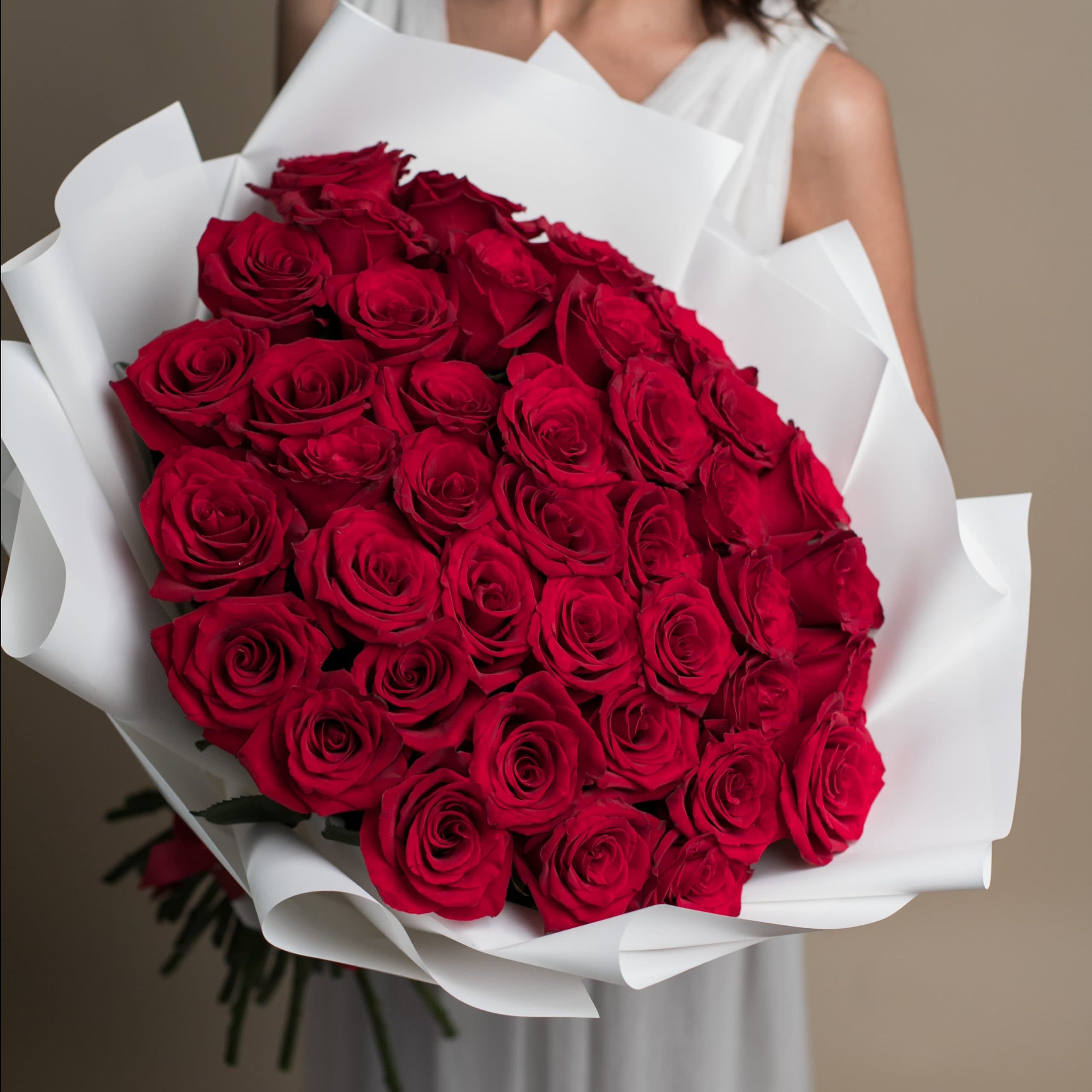 Красные розы в белом оформлении (41 шт) №721 - Фото 2