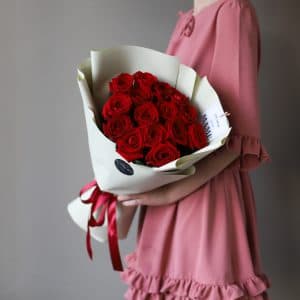 Красные розы в фисташковом оформлении (Россия, 15 шт) №904 - Фото 5