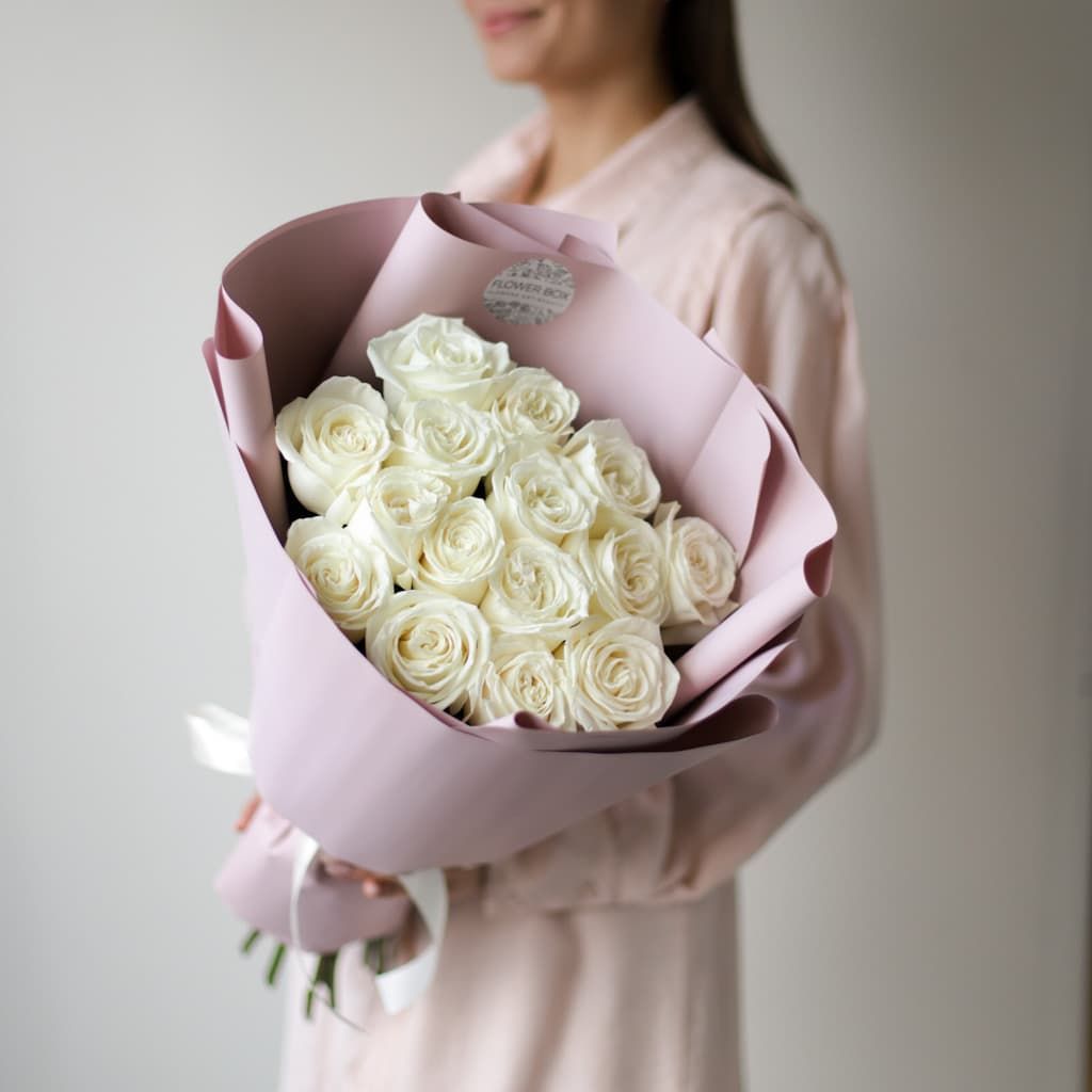Белые розы в нежном оформлении (15 шт) №1748 - Фото 1