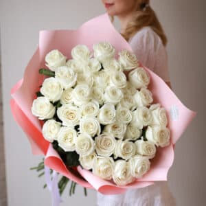 Белые розы в розовом оформлении (41 шт) №512 - Фото 3
