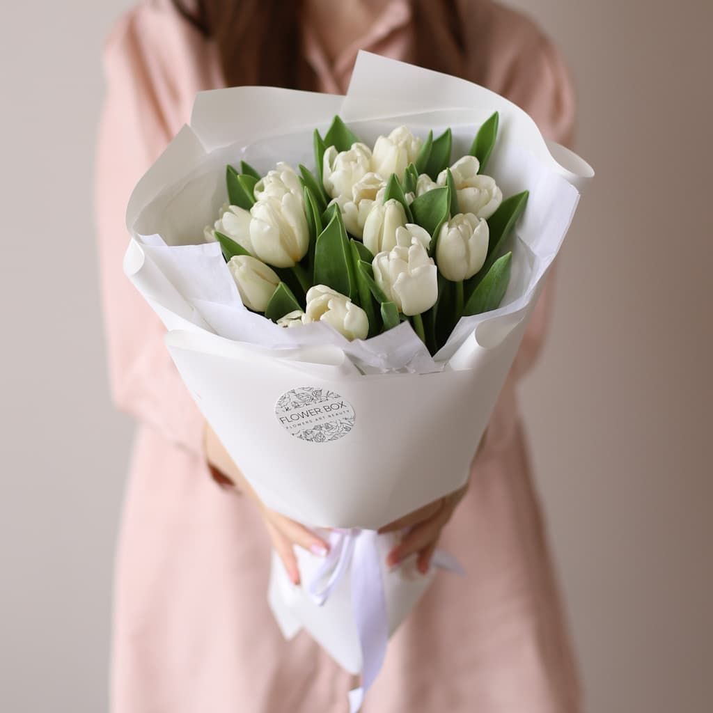 Белые тюльпаны голландские в белом оформлении (15 шт) №1587 - Фото 1
