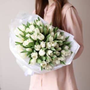 Белые тюльпаны голландские в белом оформлении (51 шт) №1589 - Фото 4