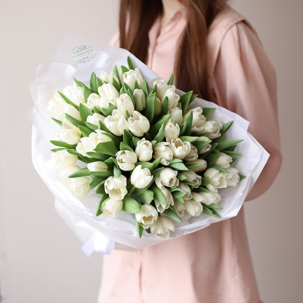 Белые тюльпаны голландские в белом оформлении (51 шт) №1589 - Фото 2