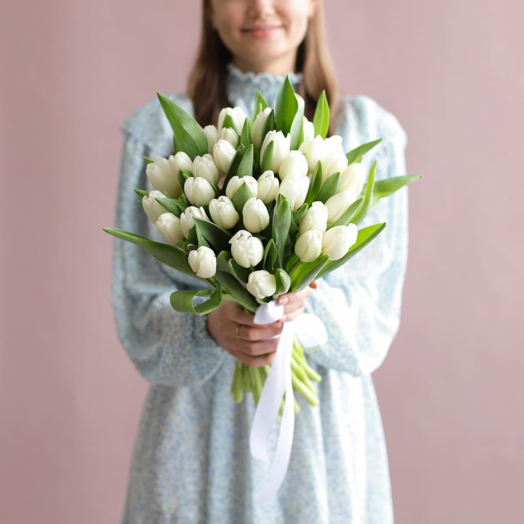 Белые тюльпаны в ленту (31 шт) №1853 - Фото 1