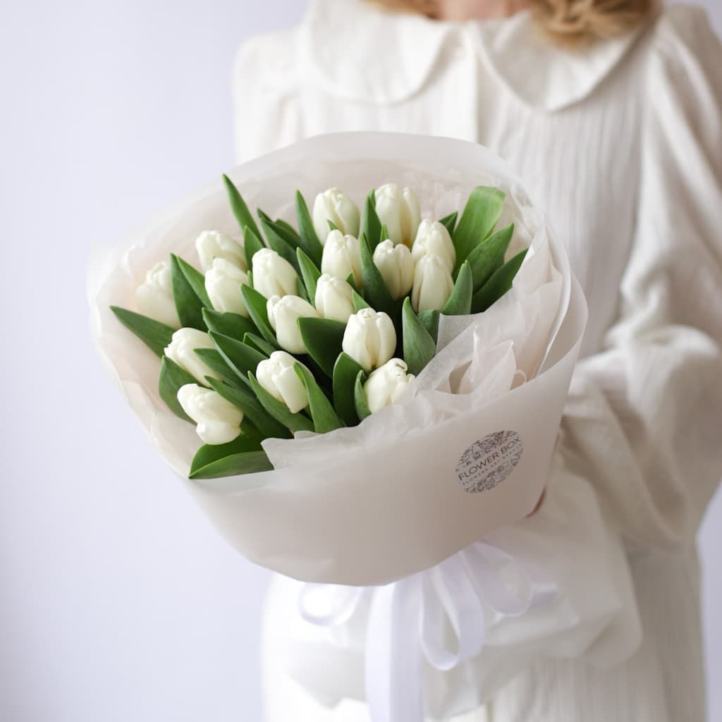 Белые тюльпаны в нежном оформлении (17 шт) №1562 - Фото 4