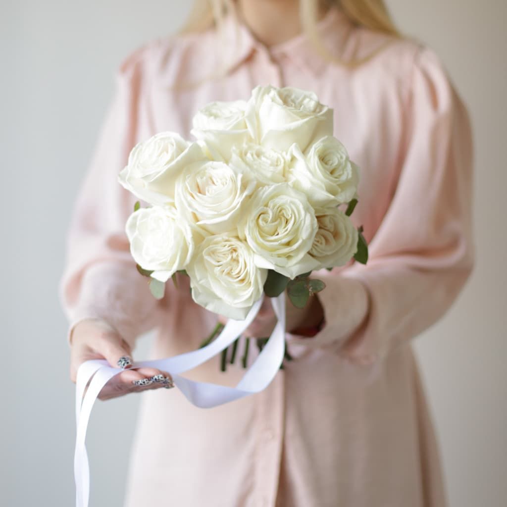 Букет невесты из белых роз и эвкалипта №979 - Фото 1