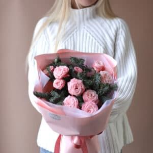 Букет с кустовыми розами и нобилисом №1832 - Фото 4