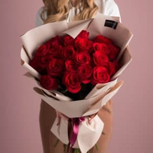 Красные розы в бежевом оформлении (21шт) №511 - Фото 4