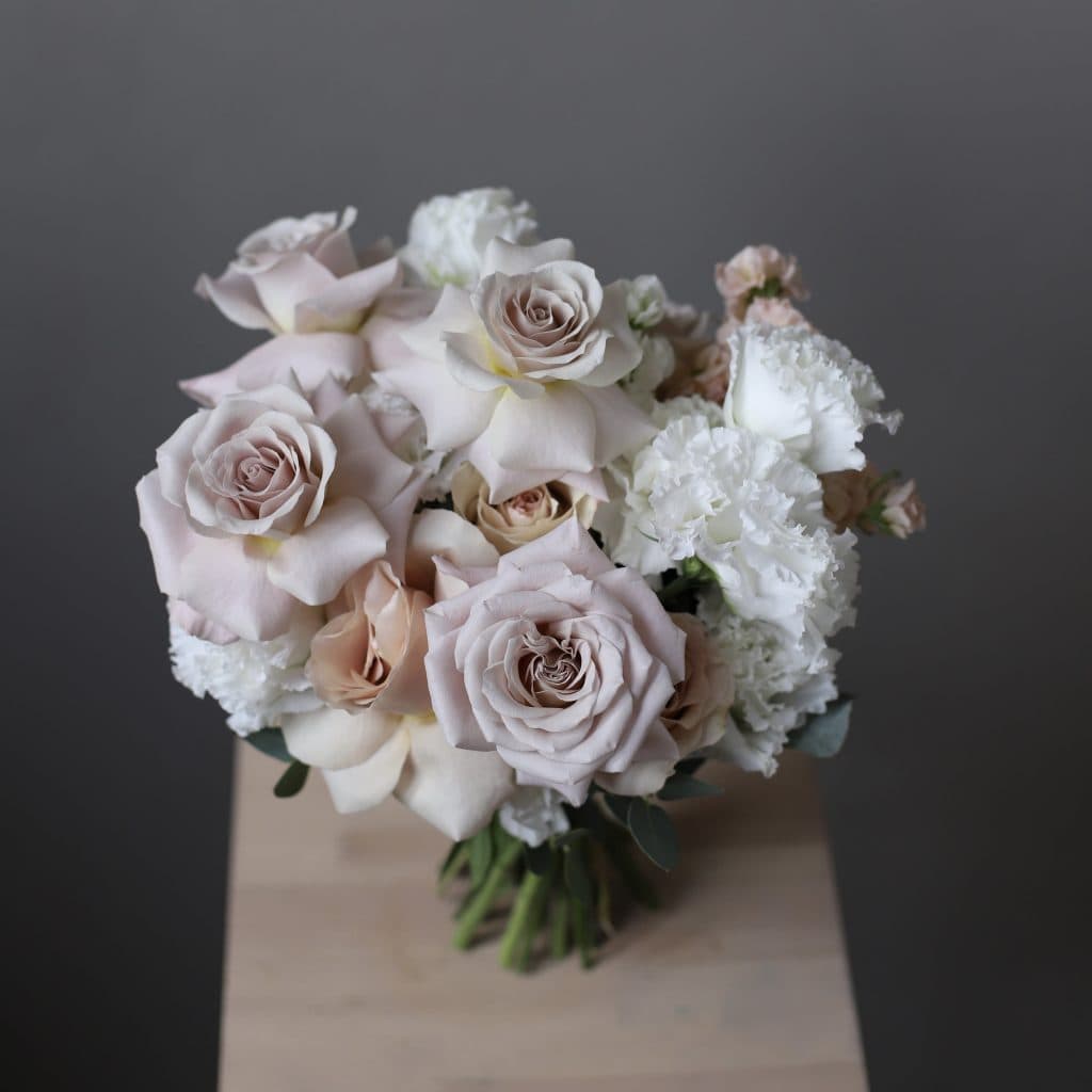 Свадебный букет с пепельными розами №943 - Фото 1