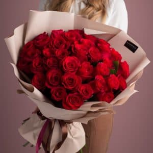 Красные розы в бежевом оформлении (41 шт) №512 - Фото 6
