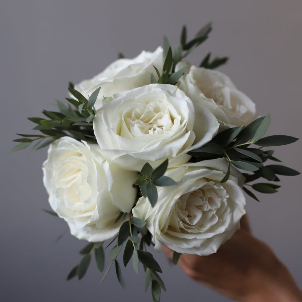 Букет невесты из роз белого цвета и эвкалипта №957 - Фото 3