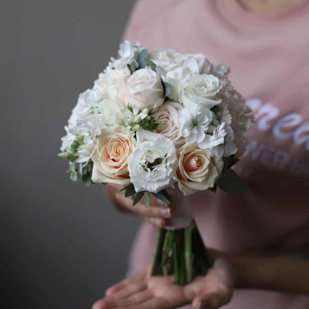 Букет невесты с кремовыми розами  №982 - Фото 1
