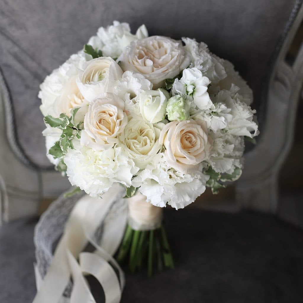 Букет невесты с кремовыми розами и зеленью №998 - Фото 6