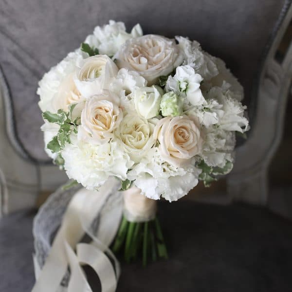 Букет невесты с кремовыми розами и зеленью №998 - Фото 2