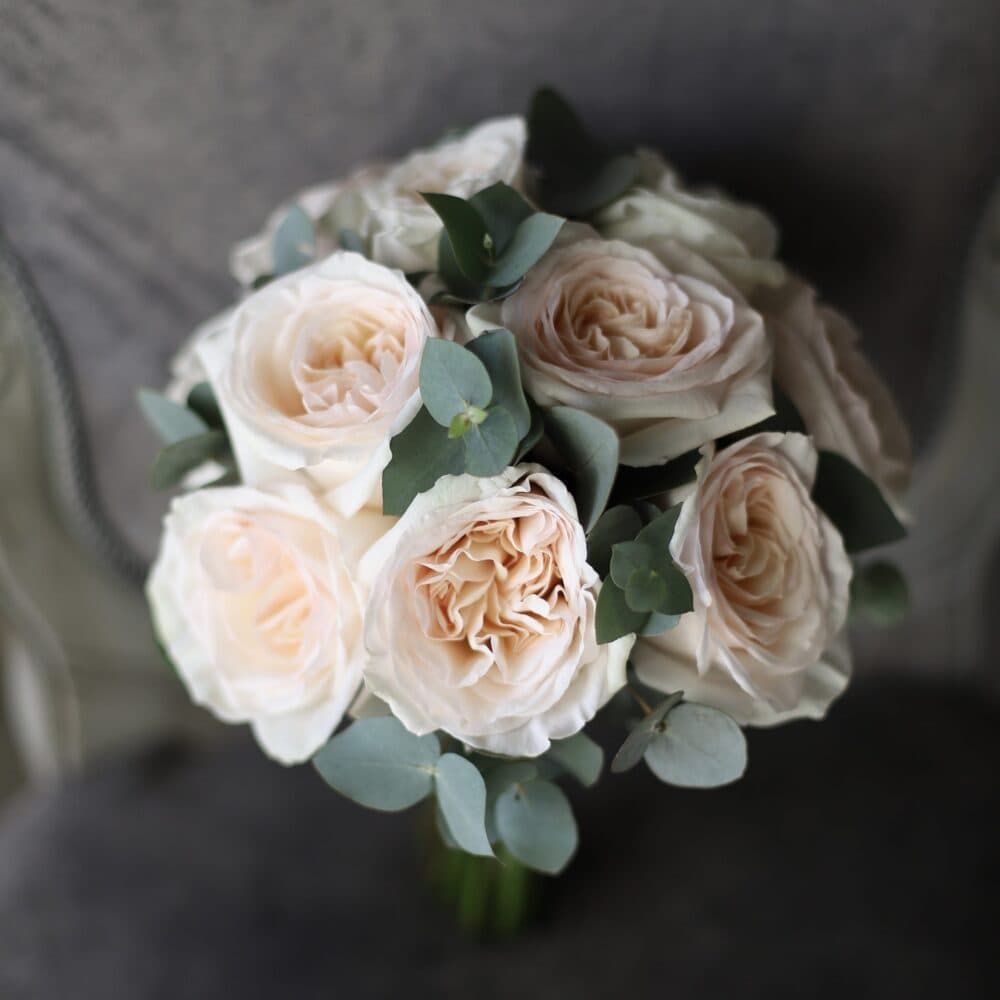 Букет невесты из пионовидных роз и зелени №979 - Фото 1