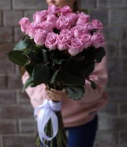Розы сиреневые в ленту (Россия, 21 шт) №1112 - Фото 3